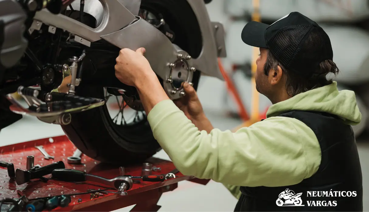 cambio-neumaticos-moto-1